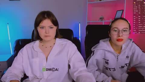 Snapshot of nikol_kitt chatting on November 26, 2025, 8:32 pm Little Niko Help me reach my goals online show from November 26, 2025, 8:32 pm