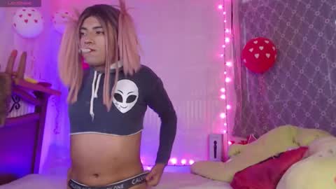 Snapshot of nikol_twink chatting on February 18, 2026, 1:51 pm Nicol online show from February 18, 2026, 1:51 pm