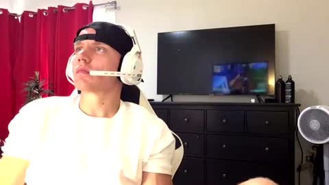 nikolai_russian_daddy online show from July 24, 2026, 9:57 pm