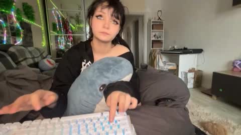 nikoli_naw online show from December 5, 2025, 6:22 am