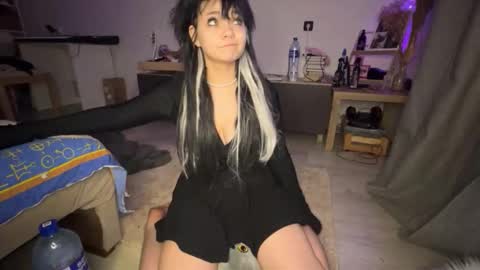 nikoli_naw online show from December 22, 2025, 12:07 am