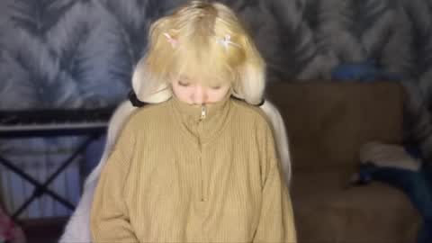 nikoli_naw online show from May 6, 2026, 9:42 pm