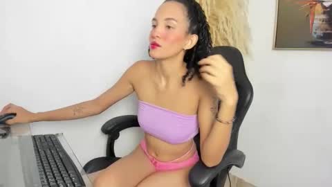 Snapshot of nikoll_evanss chatting on October 23, 2025, 3:33 pm nikoll_evanss online show from October 23, 2025, 3:33 pm