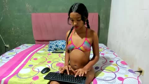 nikoll_lan online show from June 12, 2026, 3:05 am