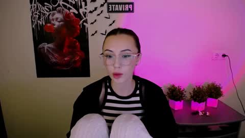 nikonara_ online show from March 12, 2025, 6:33 pm
