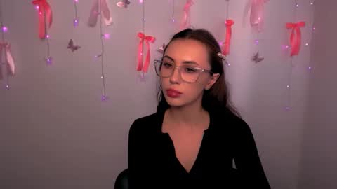 nikonara_ online show from April 15, 2026, 11:50 am