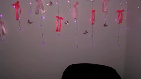 nikonara_ online show from April 23, 2026, 12:29 pm