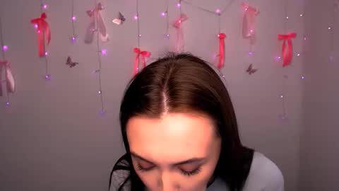 nikonara_ online show from April 30, 2026, 11:38 am