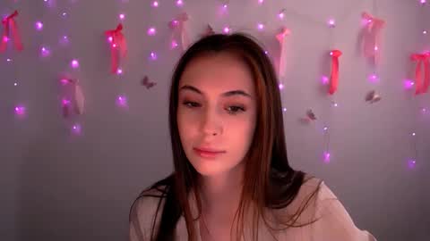 nikonara_ online show from May 6, 2026, 11:37 am