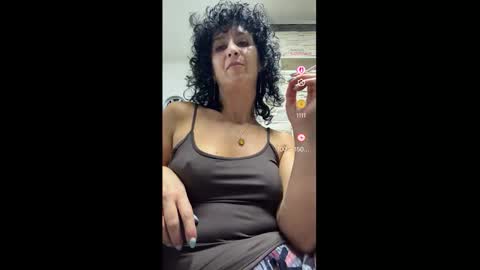 nikol online show from November 9, 2025, 2:37 pm