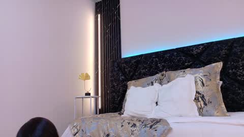  NIKY SMIT  online show from December 26, 2024, 11:32 am