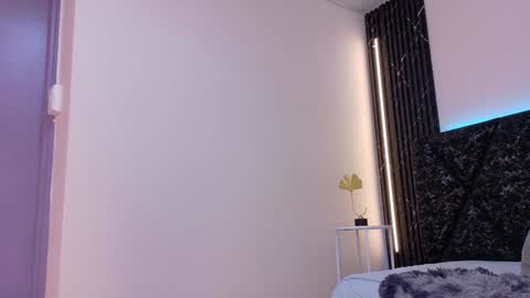  NIKY SMIT  online show from January 8, 2025, 2:46 pm