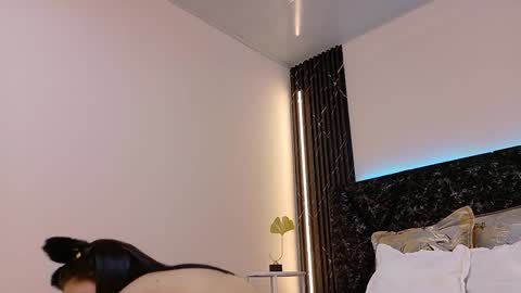  NIKY SMIT  online show from January 30, 2025, 11:44 am