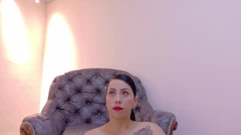  NIKY SMIT  online show from February 8, 2026, 11:02 am