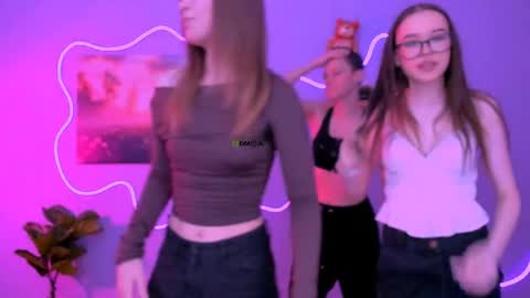 nila_eclipse online show from April 2, 2026, 8:45 am