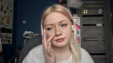 Isabella online show from March 13, 2026, 1:07 pm