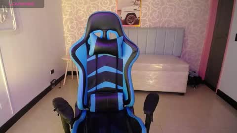 nilia_ch online show from February 4, 2025, 1:34 am