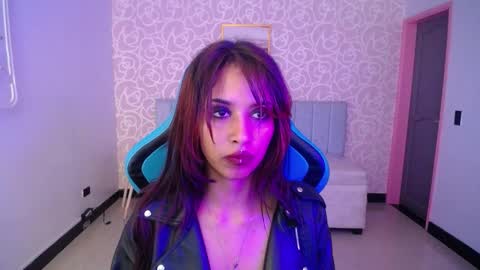 nilia_ch online show from February 27, 2025, 5:56 am