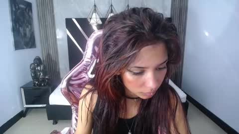 nilia_ch online show from March 9, 2025, 11:14 am