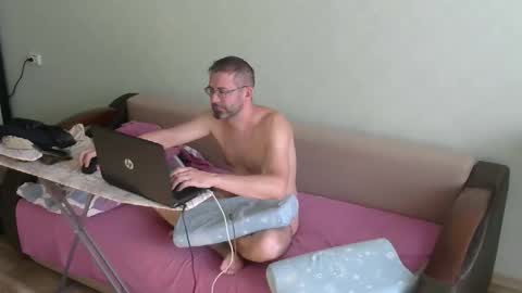 Snapshot of nilko80 chatting on June 4, 2026, 1:55 am nilko80 online show from June 4, 2026, 1:55 am