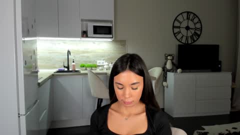Bella online show from December 5, 2024, 5:37 am