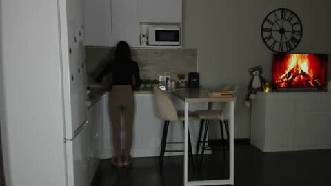 Snapshot of nilliluv chatting on September 18, 2025, 4:09 pm Bella online show from September 18, 2025, 4:09 pm