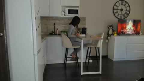 Snapshot of nilliluv chatting on September 19, 2025, 1:34 pm Bella online show from September 19, 2025, 1:34 pm