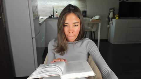 Snapshot of nilliluv chatting on September 23, 2025, 2:36 am Bella online show from September 23, 2025, 2:36 am