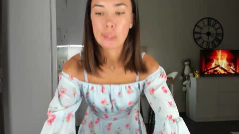 Snapshot of nilliluv chatting on September 26, 2025, 4:44 pm Bella online show from September 26, 2025, 4:44 pm