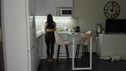 Snapshot of nilliluv chatting on October 3, 2025, 9:01 pm Bella online show from October 3, 2025, 9:01 pm