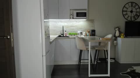 Snapshot of nilliluv chatting on October 7, 2025, 8:39 pm Bella online show from October 7, 2025, 8:39 pm