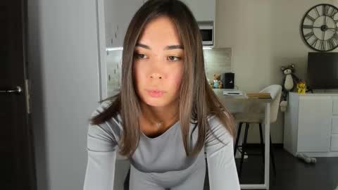 Snapshot of nilliluv chatting on October 8, 2025, 8:45 am Bella online show from October 8, 2025, 8:45 am