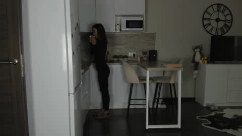 Snapshot of nilliluv chatting on October 24, 2025, 11:17 am Bella online show from October 24, 2025, 11:17 am