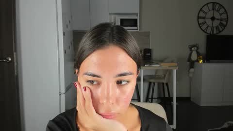 Snapshot of nilliluv chatting on October 24, 2025, 11:34 pm Bella online show from October 24, 2025, 11:34 pm