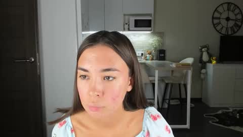 Snapshot of nilliluv chatting on October 31, 2025, 9:49 pm Bella online show from October 31, 2025, 9:49 pm