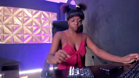 Snapshot of nilosolem12 chatting on December 28, 2024, 12:45 pm nilo solem online show from December 28, 2024, 12:45 pm