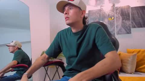 Snapshot of nils_saint chatting on March 11, 2025, 5:05 am Nils online show from March 11, 2025, 5:05 am