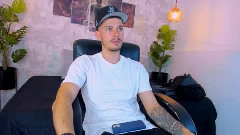 Nils online show from November 21, 2025, 2:10 am