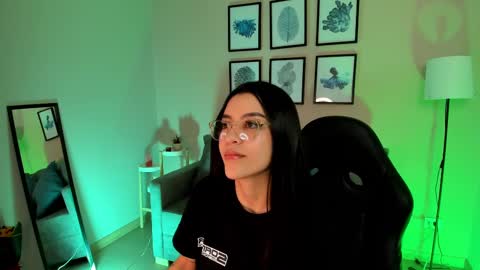 Snapshot of nina__dixon chatting on September 18, 2025, 10:12 pm Nina online show from September 18, 2025, 10:12 pm