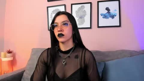 Nina online show from February 5, 2026, 10:25 pm