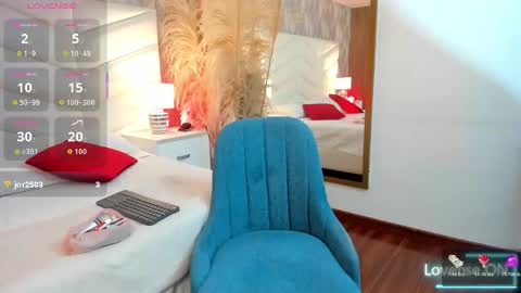 nina__ford online show from November 17, 2025, 8:03 pm