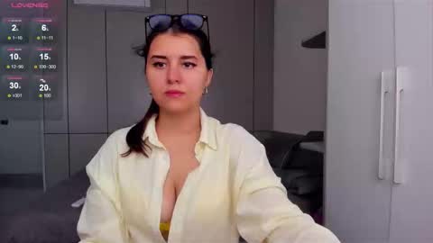 Snapshot of nina__si chatting on March 17, 2026, 3:11 am Nina online show from March 17, 2026, 3:11 am