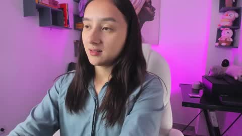 nina_collinns online show from September 9, 2025, 11:43 am