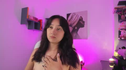 nina_collinns online show from September 10, 2025, 11:43 am