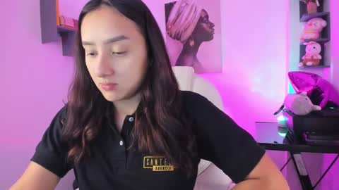 nina_collinns online show from September 11, 2025, 11:43 am