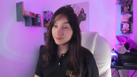 nina_collinns online show from September 12, 2025, 11:43 am