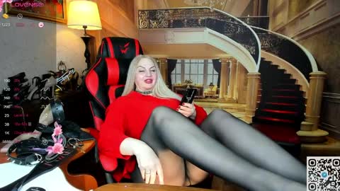Nina online show from April 9, 2026, 11:32 pm