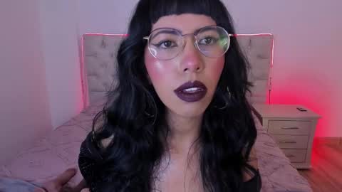 Nina Fox  online show from October 26, 2025, 1:28 pm