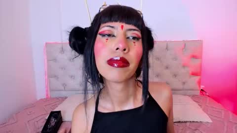 Nina Fox  online show from January 11, 2026, 2:44 pm