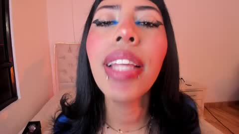Nina Fox  online show from May 30, 2026, 5:43 pm